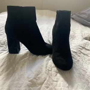 Black Booties size10🌸